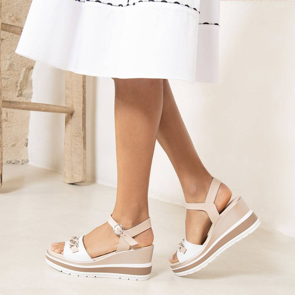 Sandalo con zeppa da donna Nerogiardini E410530D